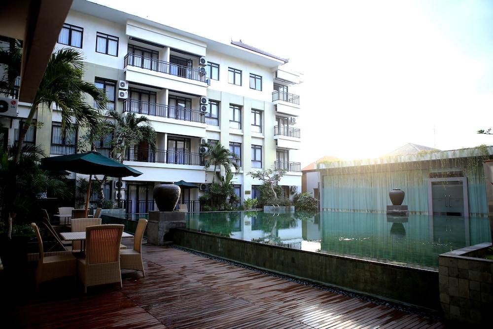 Grand Kuta Hotel&Residence Legian Exterior foto